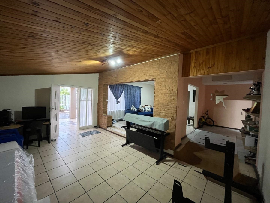 5 Bedroom Property for Sale in Die Rand Northern Cape